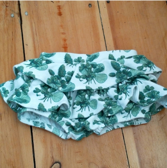 Kate Quinn Clover Bouquet Bloomers and hat 6-12 - Picture 3 of 6